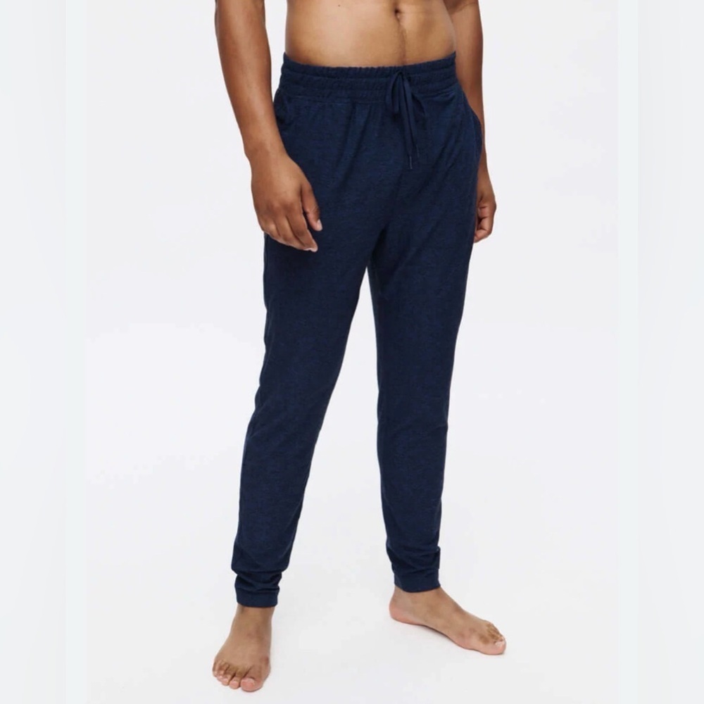 Outdoor Voices Men's CloudKnit Navy Slim Sweatpant joggers Medium.